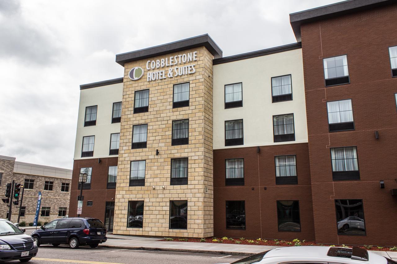 Cobblestone Hotel & Suites - Chippewa Falls Exterior foto