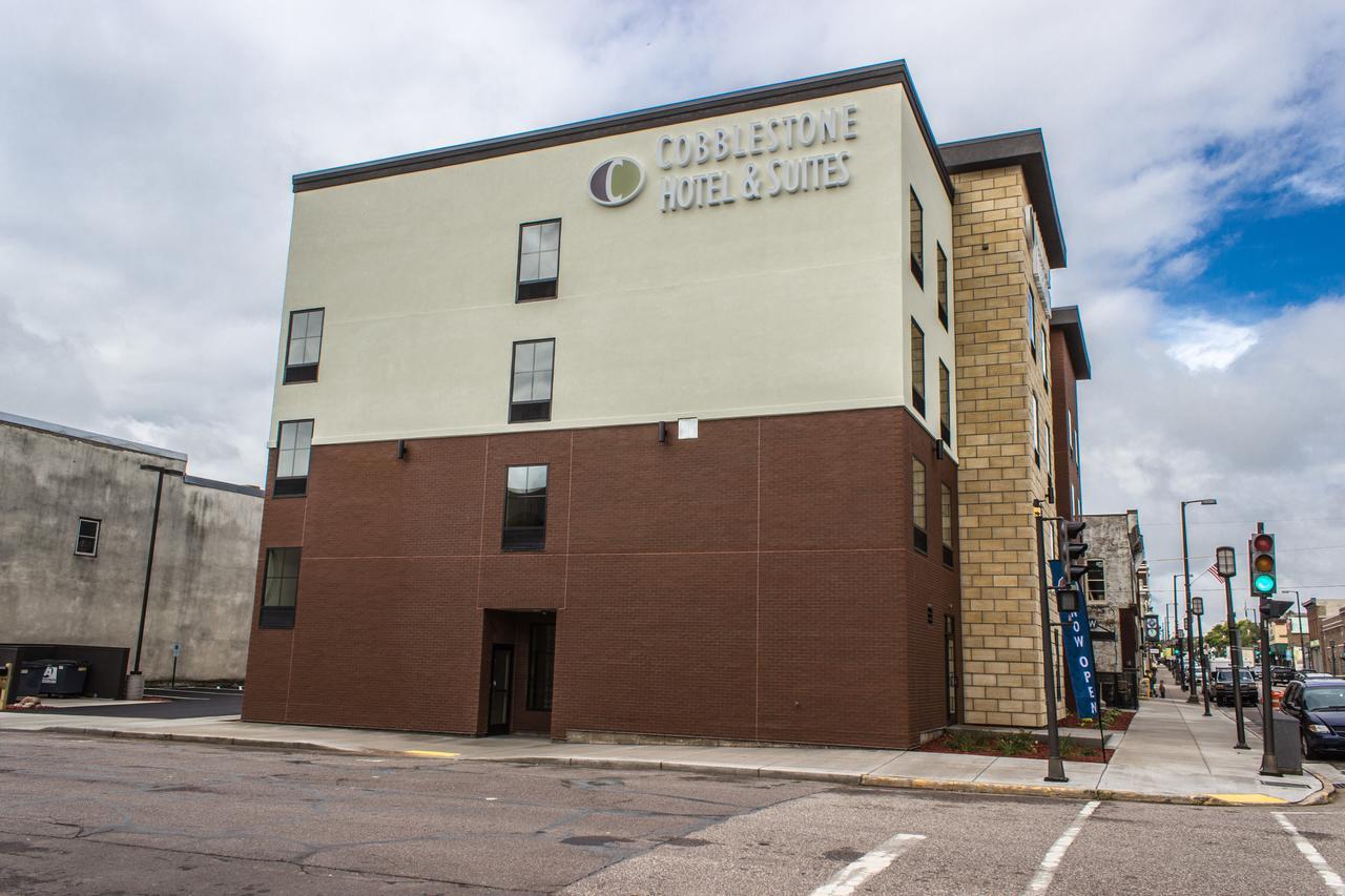 Cobblestone Hotel & Suites - Chippewa Falls Exterior foto